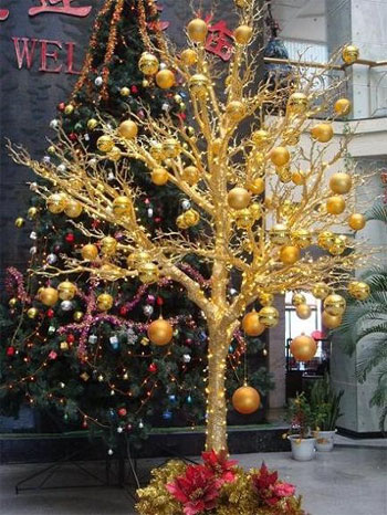 金光闪闪的圣诞树