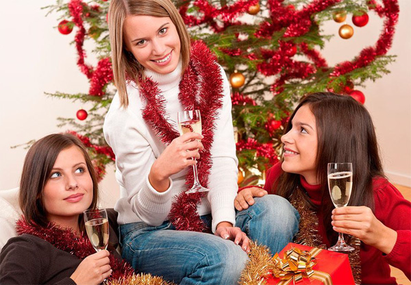 三位美女过圣诞，喝小酒