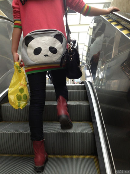 穿可爱熊猫装的女生