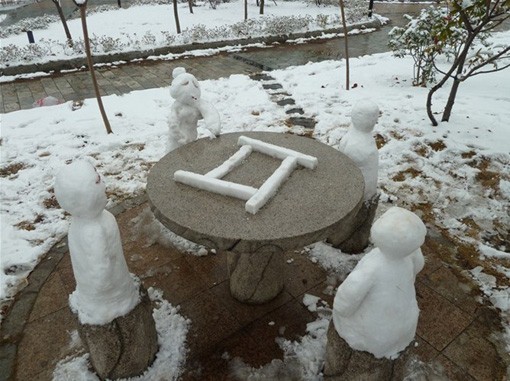 四个雪人打麻将