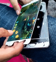 手机屏幕拆下来也能玩游戏